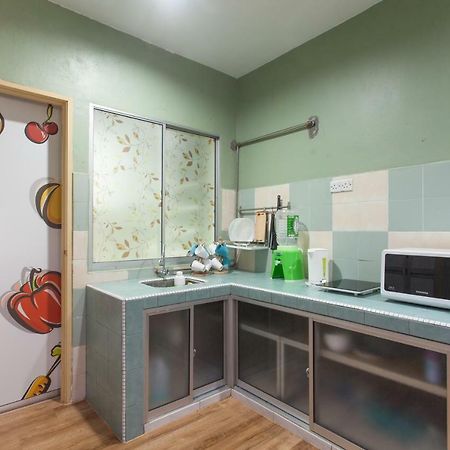 Gunung View Homestay 10 To 12 Pax Near Sunway Tambun Ipoh Exterior photo