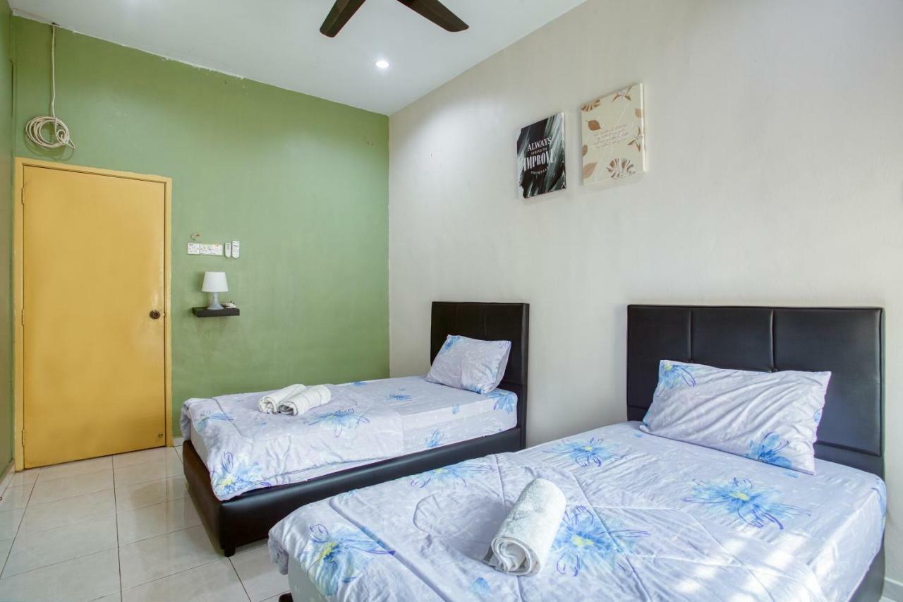 Gunung View Homestay 10 To 12 Pax Near Sunway Tambun Ipoh Exterior photo