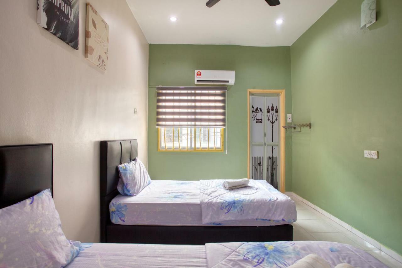Gunung View Homestay 10 To 12 Pax Near Sunway Tambun Ipoh Exterior photo