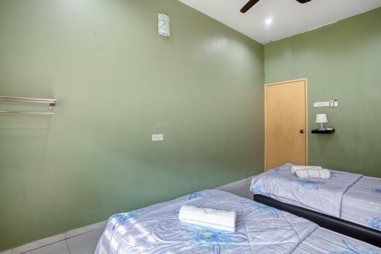 Gunung View Homestay 10 To 12 Pax Near Sunway Tambun Ipoh Exterior photo